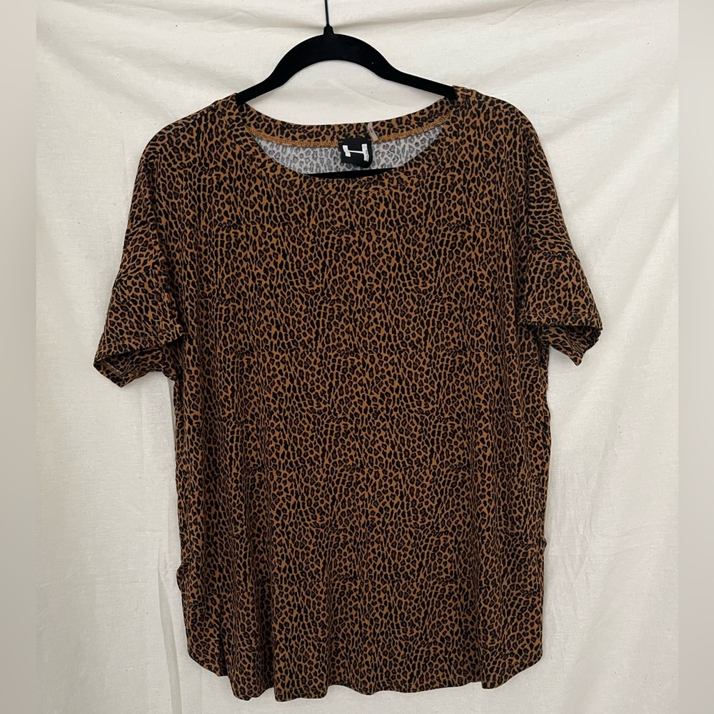 H by Bordeaux Leopard Print Shirt size XL